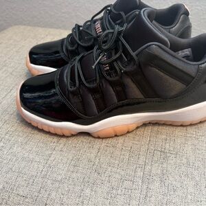 Jordan 11 Retro Low Bleached Coral size 6Youth